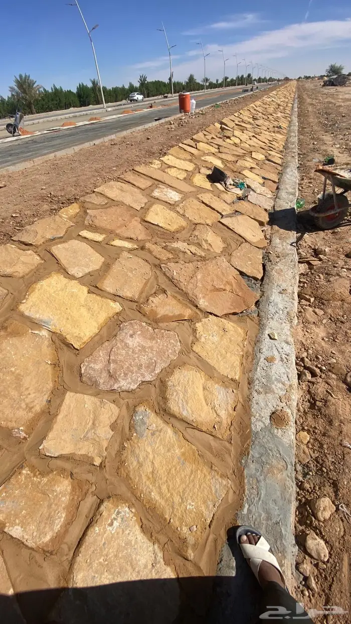 عمال احجر الطبيعي 1