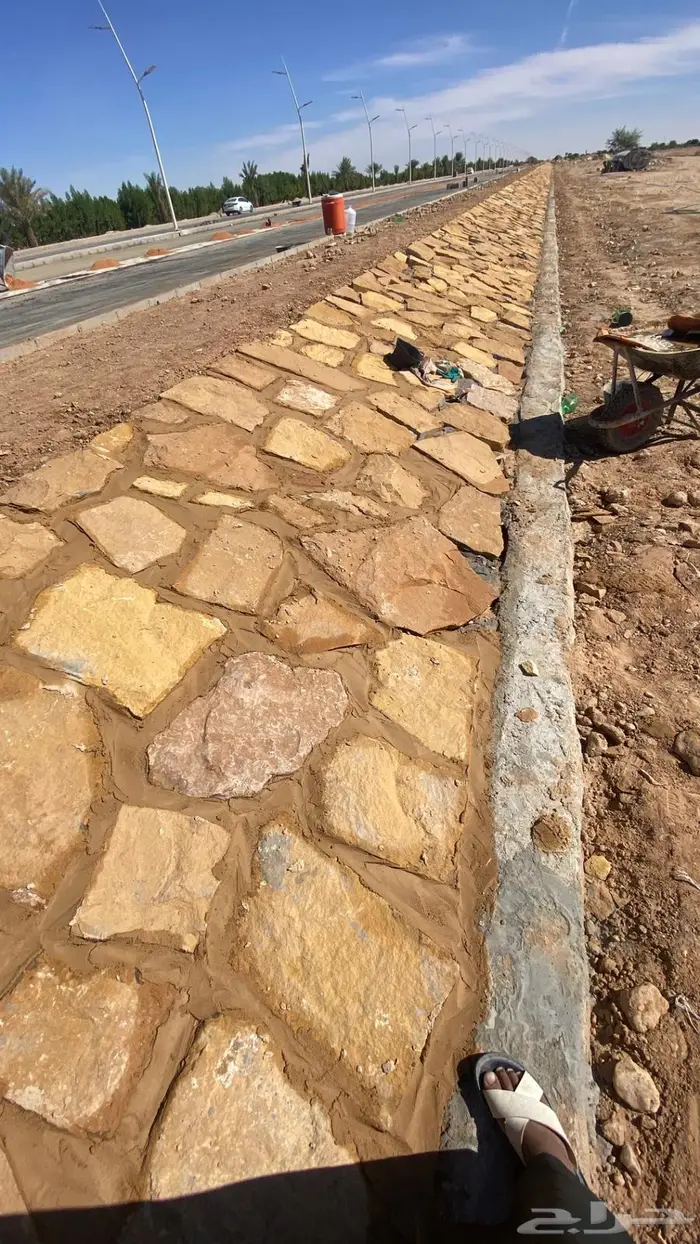 عمال احجر الطبيعي 3