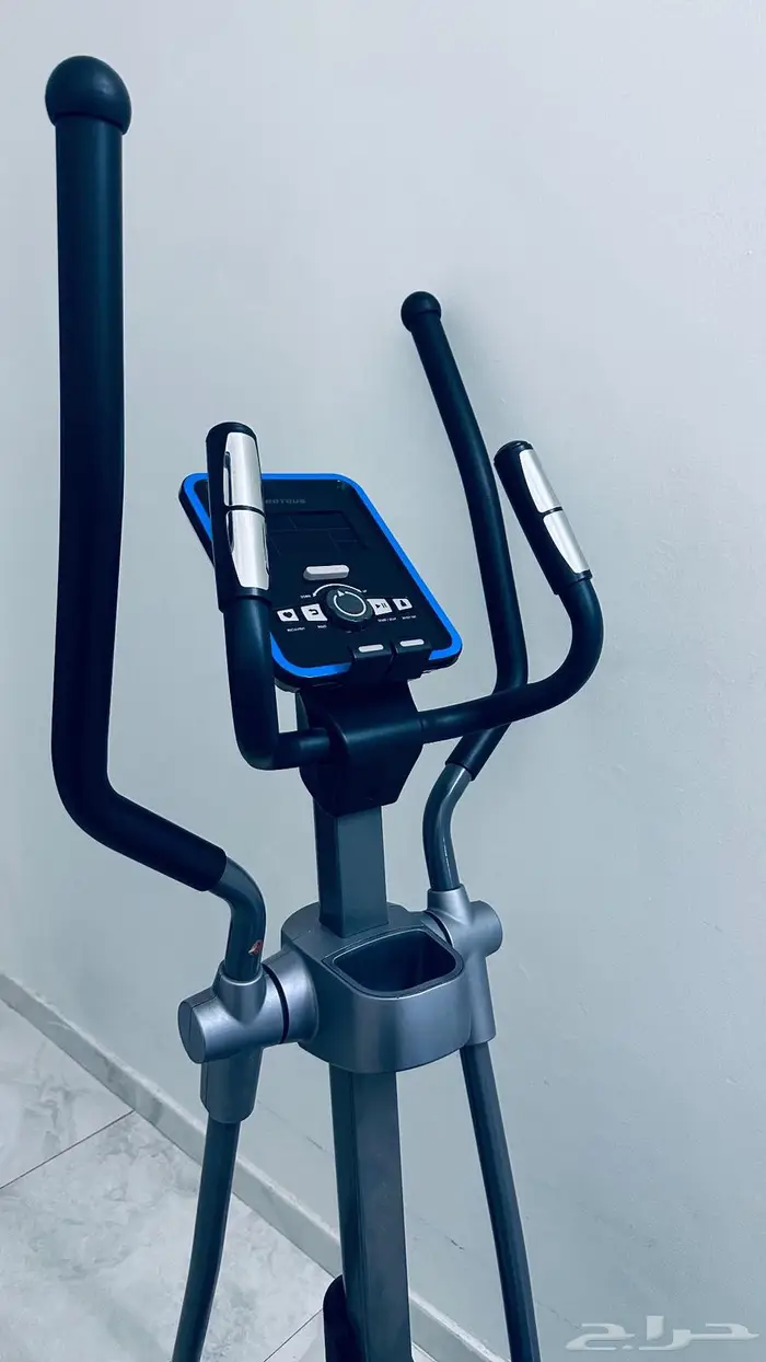 استخدام خفيف  جهاز التدريب الإليبتيكال JEC-700 من بروتيوس 1