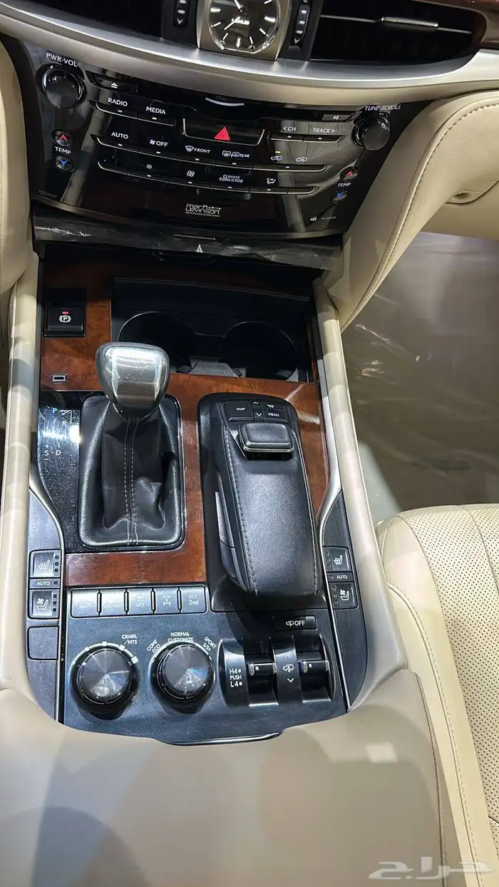 لكزس سبورت LX570 DD فل 2020 عداد 74 ألف كيلو 12