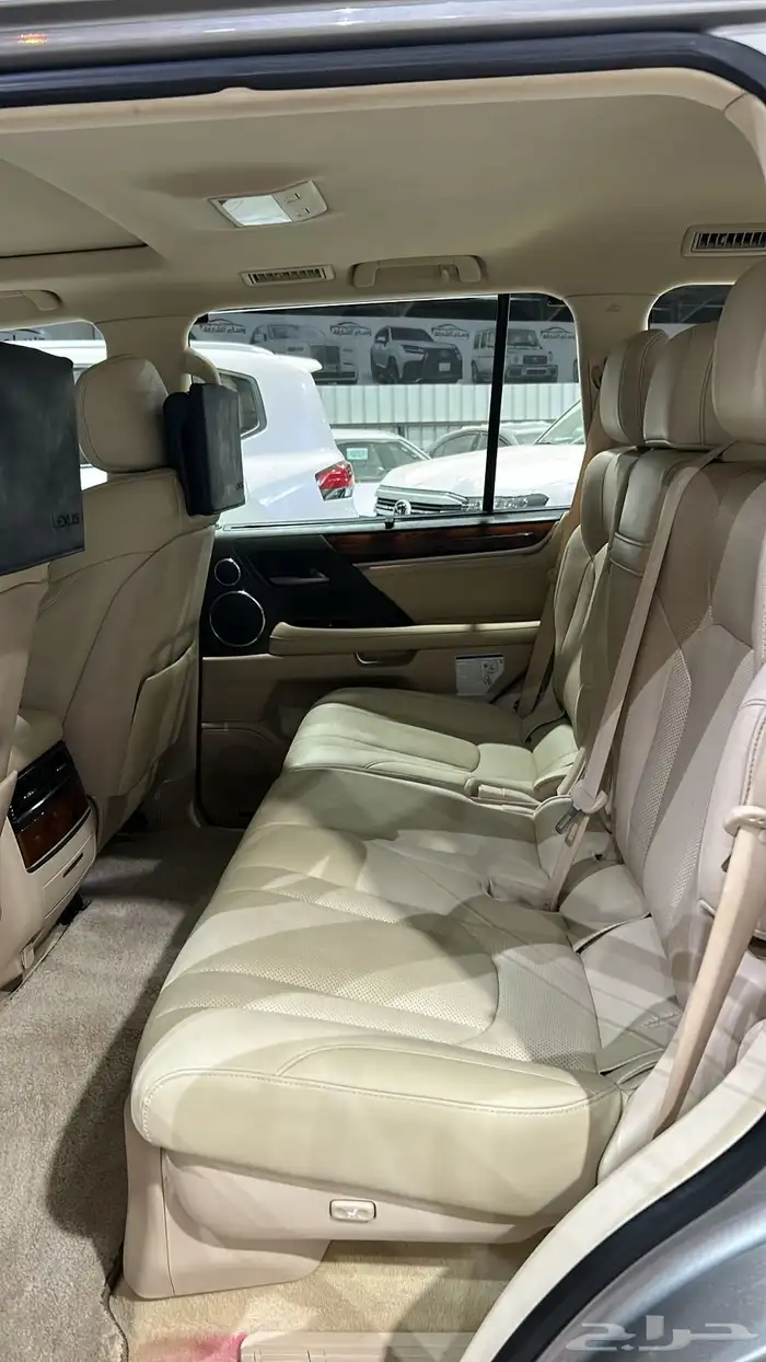 لكزس سبورت LX570 DD فل 2020 عداد 74 ألف كيلو 6