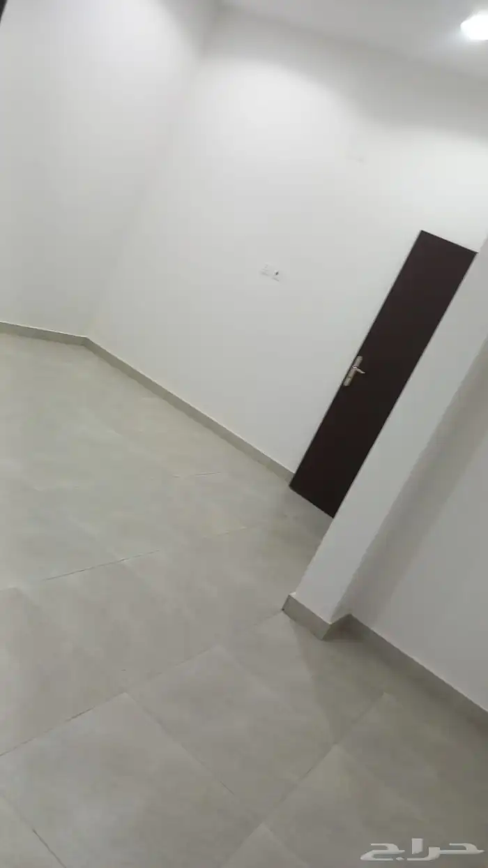 للايجار دور علوي مستقل بحي الضاحيه 0