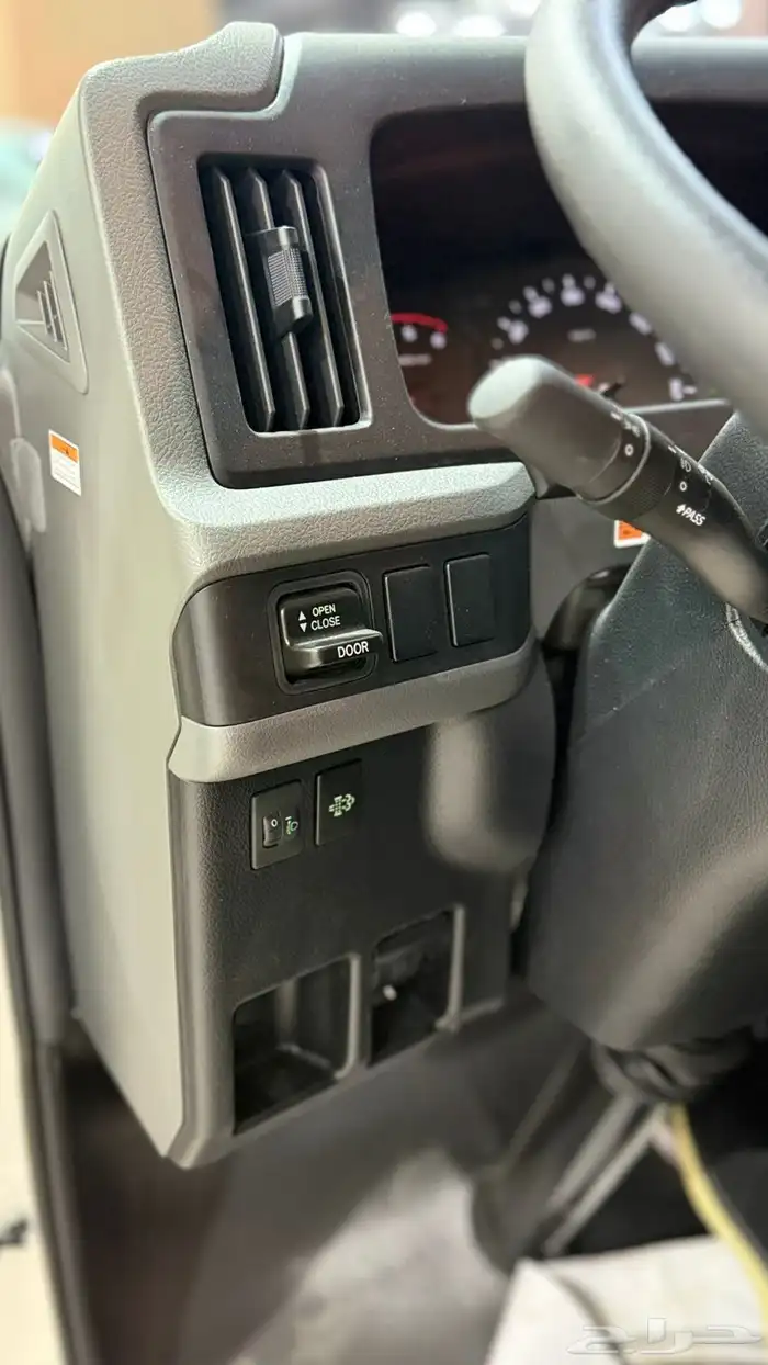 تويوتا كوستر 2025 10