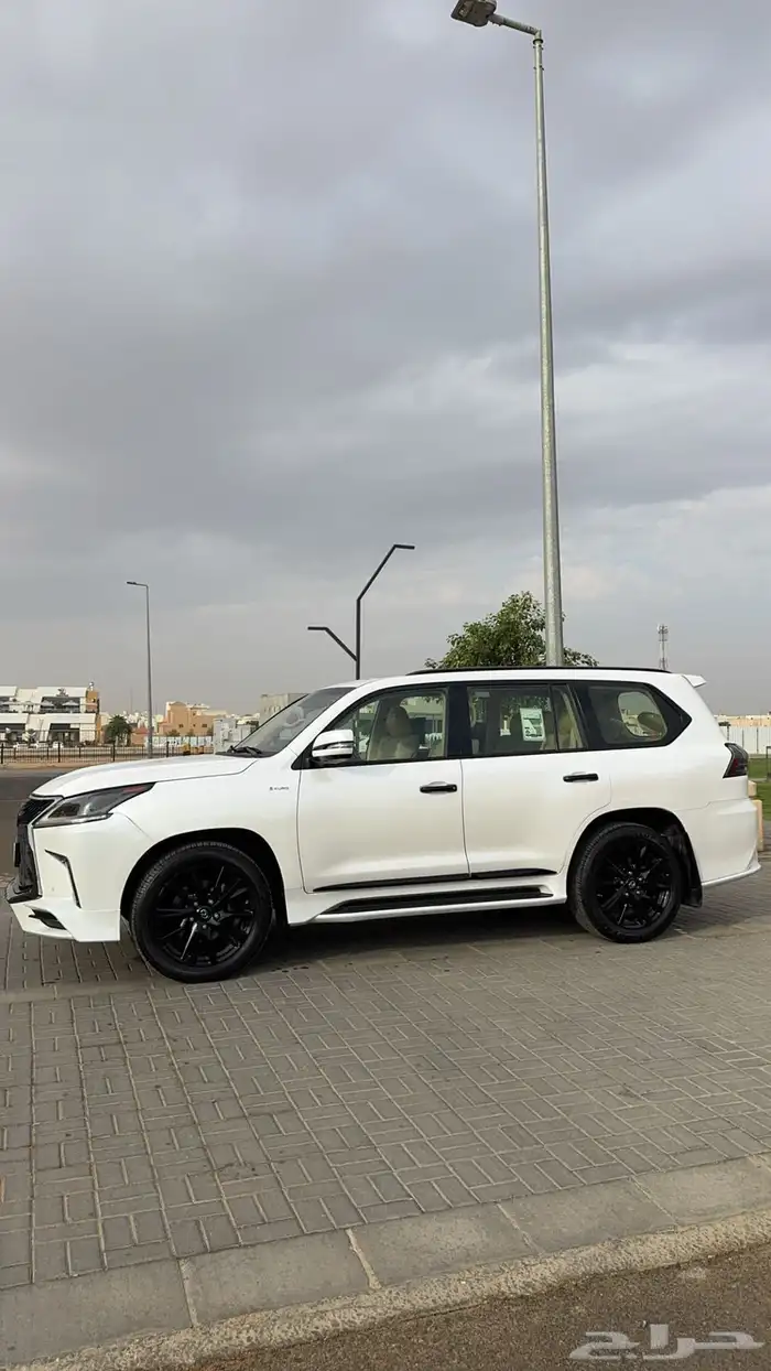 لكزس 2020 بلاك ادشن بريمي 5