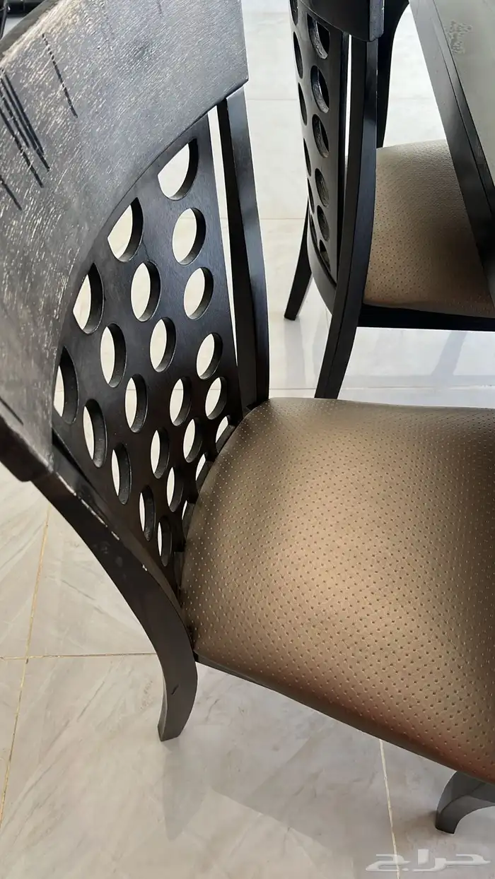 طاولة طعام في الرياض 2