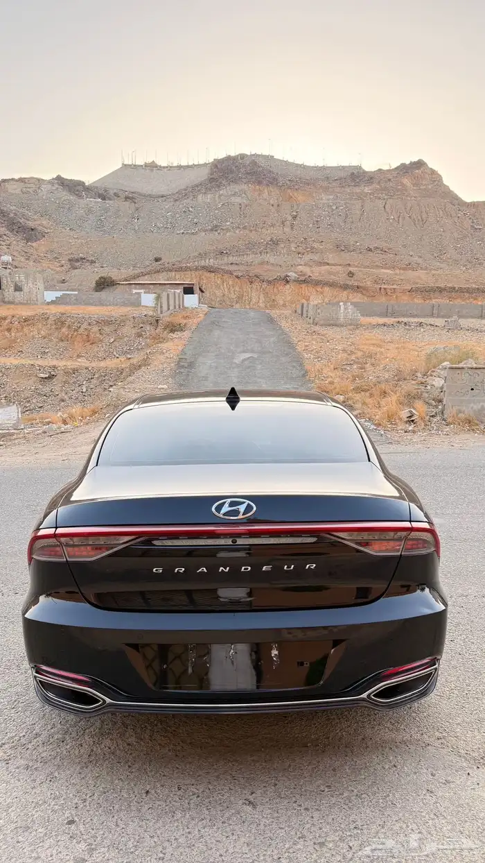 هيونداي ازيرا 2021 ( بنزين) v6 فل كامل 3