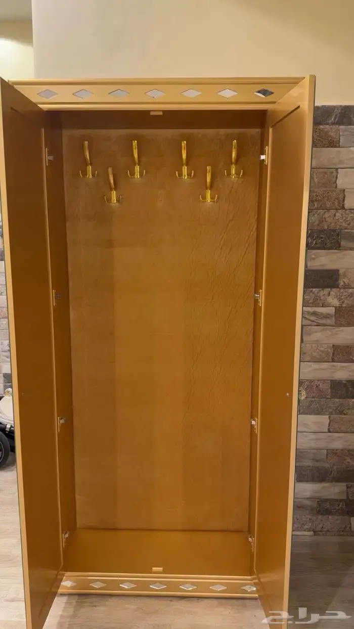 اثاث منزلي دولاب عبايات وركن كوفي وجزامه 1