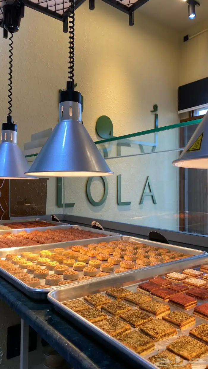 محل حلويات للبيع بكامل معداته 2