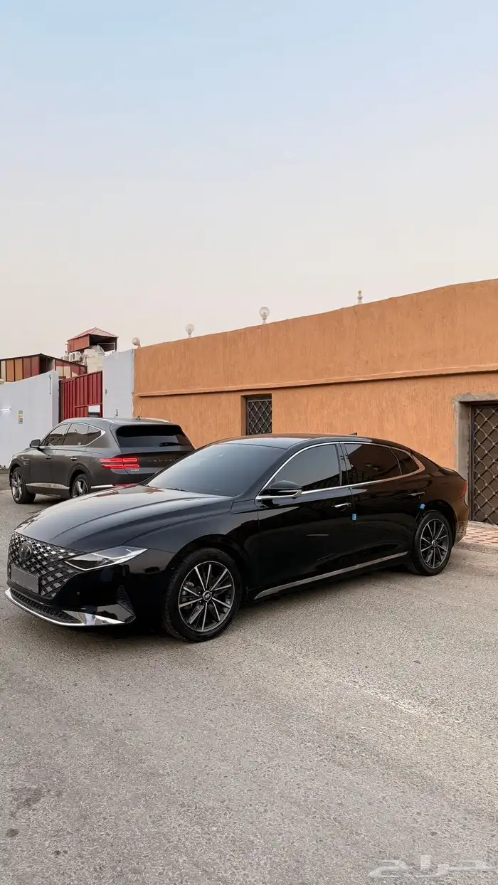 هيونداي ازيرا 2023 ( بنزين) v4 فل كامل 1