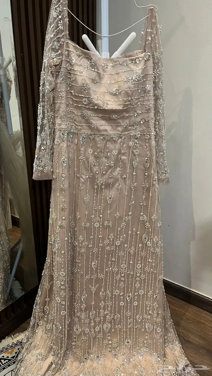 فستان مستعمل ب300. تم تفصيلها جديد من اسبوع الخبر والدمام 0