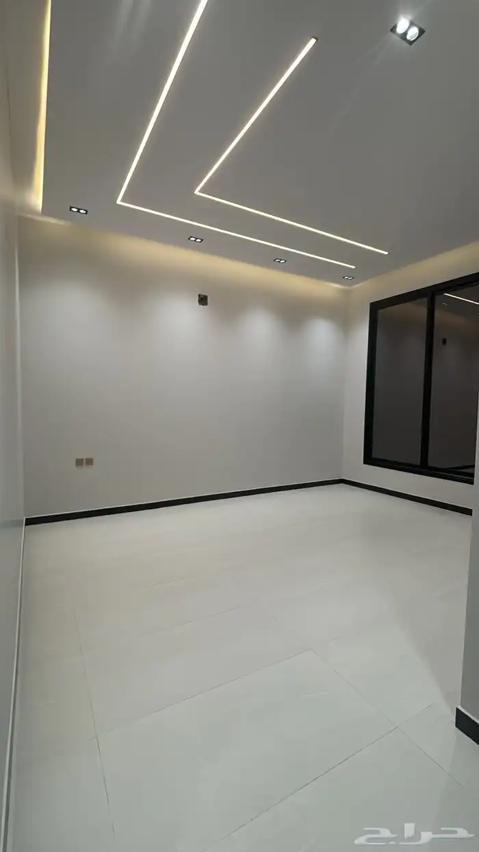 ادوار للايجار بأسعار جيده في حي السعاده 8