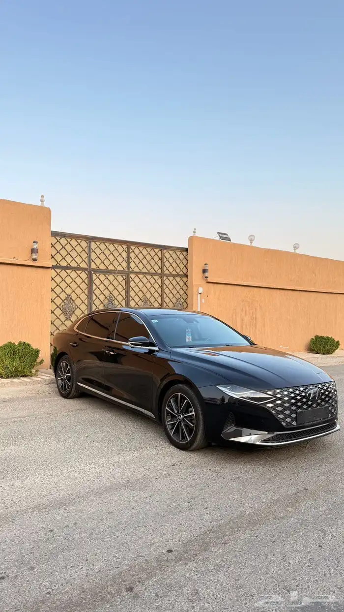 هيونداي ازيرا 2021 ( بنزين) v6 فل كامل 2