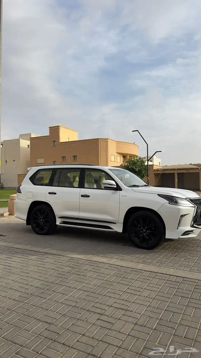 لكزس 2020 بلاك ادشن بريمي 8