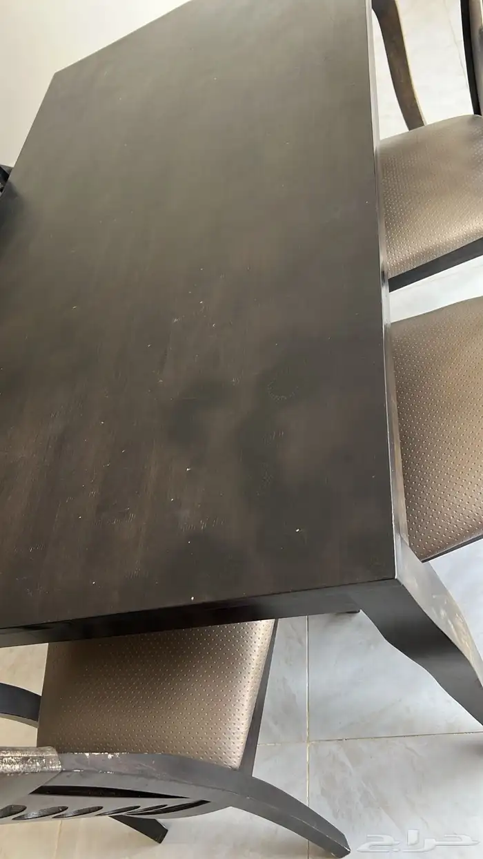 طاولة طعام في الرياض 0