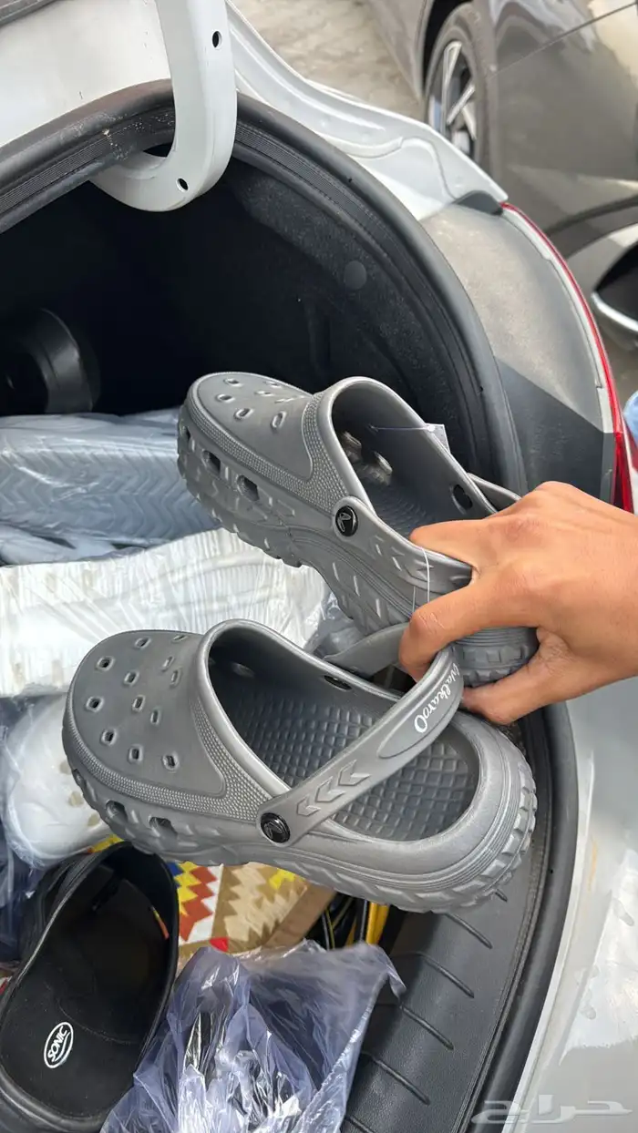 للبيع جزمات اسبورت وا اسليبر بي أسعار الجمله 21