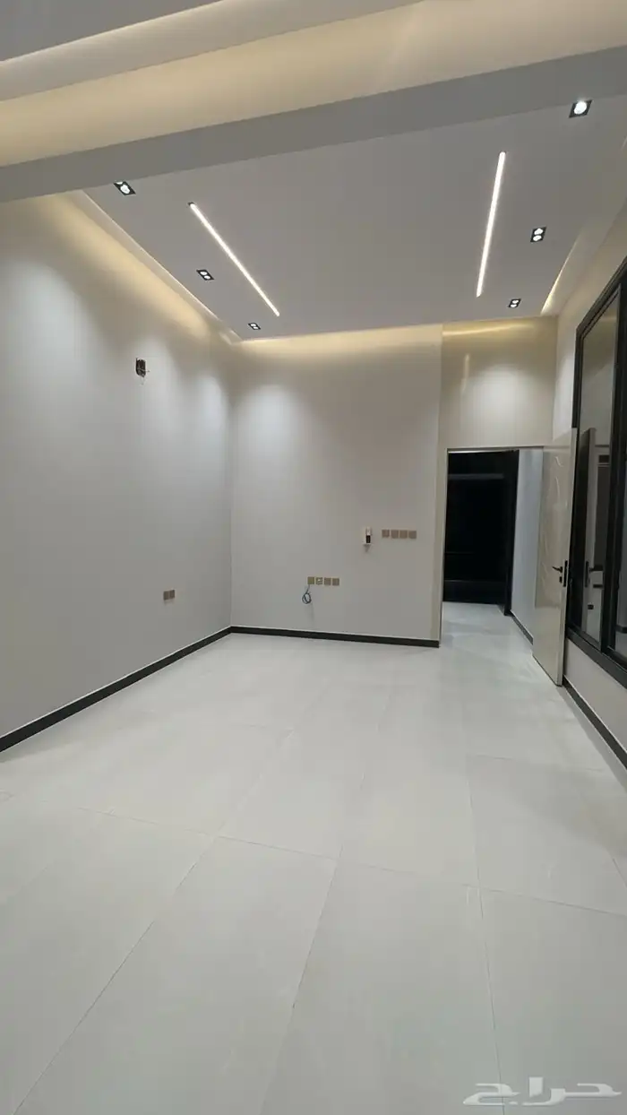 ادوار للايجار بأسعار جيده في حي السعاده 6