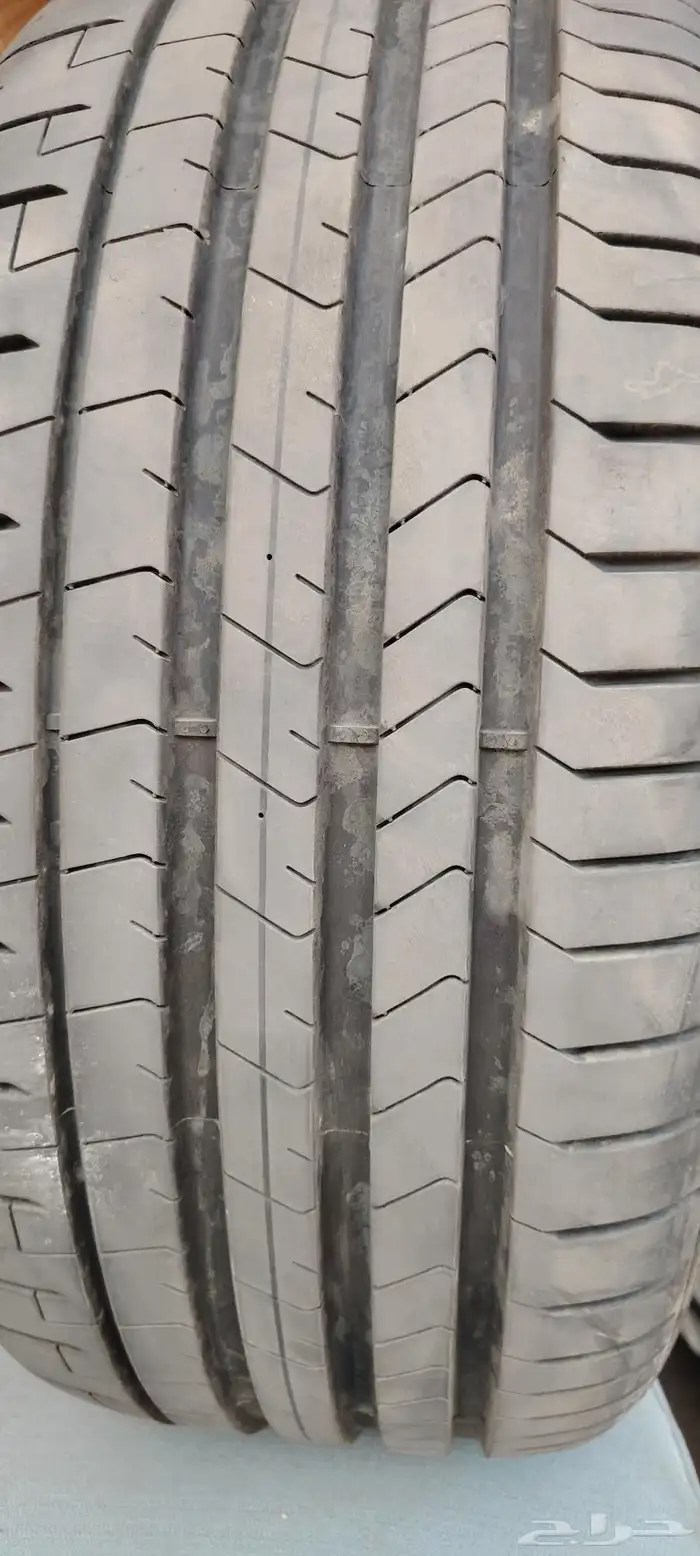 كفرات مستعمل نضيف مقاس 255 35 21 0