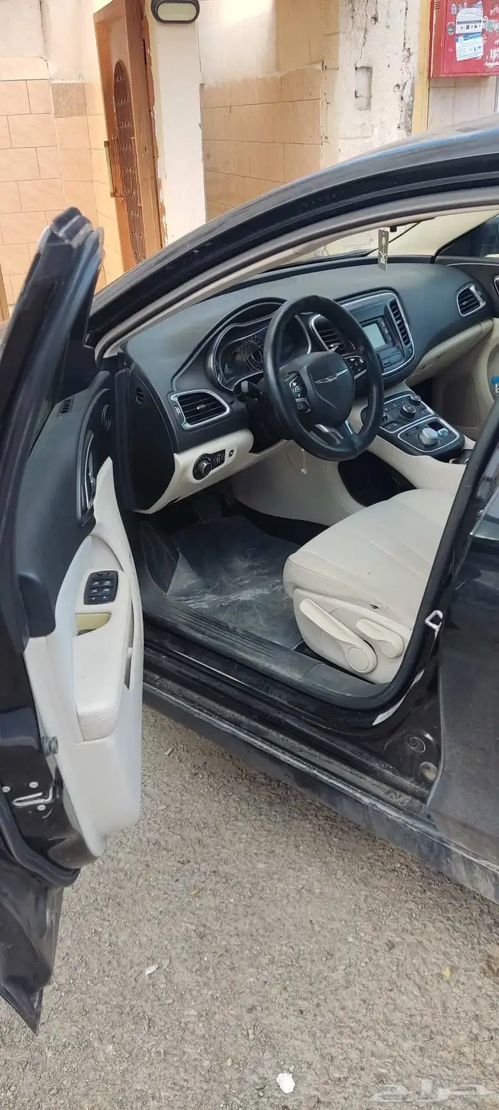 سيارة كرايزلر c200 موديل 2016 8