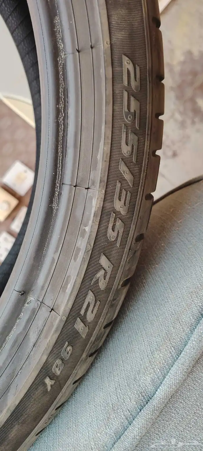 كفرات مستعمل نضيف مقاس 255 35 21 4