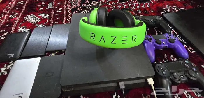 بلايستيشن 4 مع سماعة رايز وهاردات 3