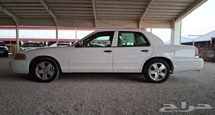 فورد كراون فكتوريا 2011 4