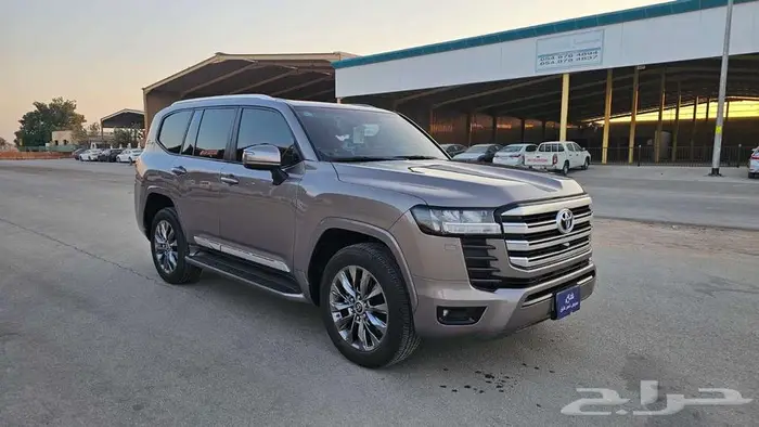 لاندكروزر GXR 2022 سعودي L3 2