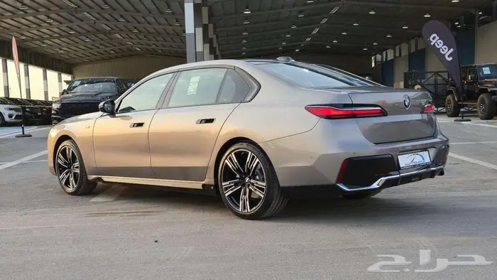 بي ام دبليو 735i M 2026 خليجي اصفار مع ضمان الوكيلررر 4