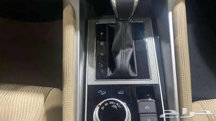 ميتسوبيشي مونتيرو نص فل موديل 2025 بنزين 10