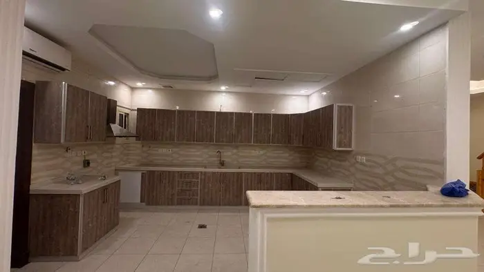 للبيع فيلا راقية بحي الفيصلية 18