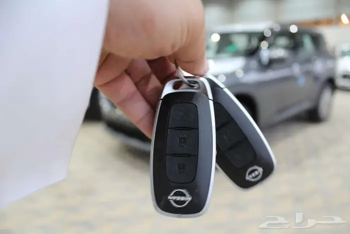 اكس تريل بدون دبل ابيض استاندر 2025 13