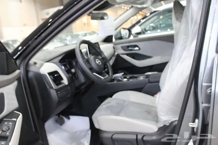 اكس تريل بدون دبل ابيض استاندر 2025 8