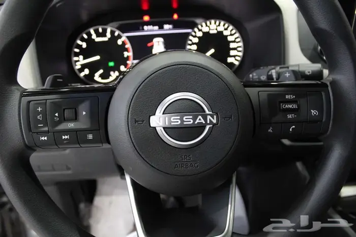 اكس تريل بدون دبل ابيض استاندر 2025 17