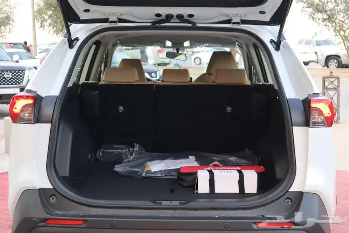 تويوتا راف فور LE دفع امامي بنزين 2025 3