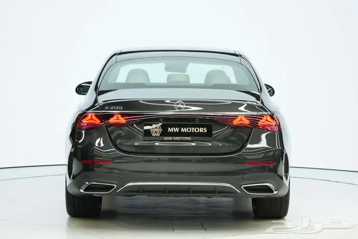 مرسيدس E 200 موديل 2026 أصفار خليجي رمادي غامق بيج 4