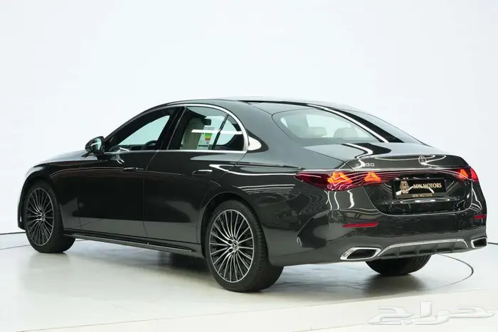 مرسيدس E 200 موديل 2026 أصفار خليجي رمادي غامق بيج 3