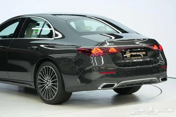 مرسيدس E 200 موديل 2026 أصفار خليجي رمادي غامق بيج 5