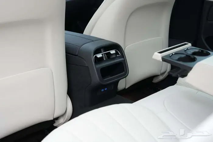 مرسيدس E 200 موديل 2026 أصفار خليجي رمادي غامق بيج 17