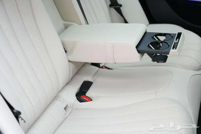 مرسيدس E 200 موديل 2026 أصفار خليجي رمادي غامق بيج 16