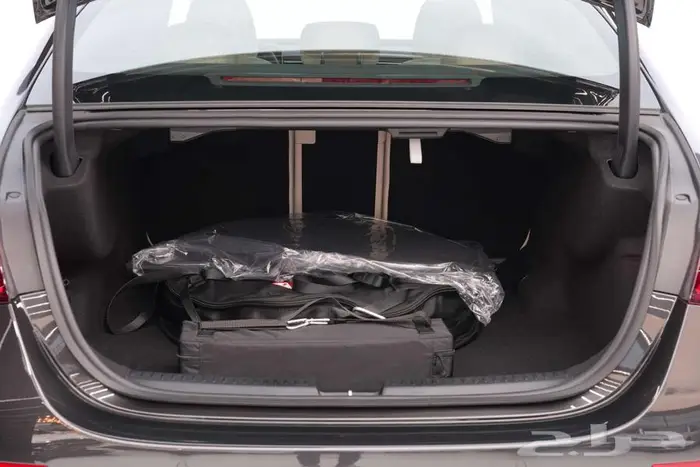 مرسيدس E 200 موديل 2026 أصفار خليجي رمادي غامق بيج 18