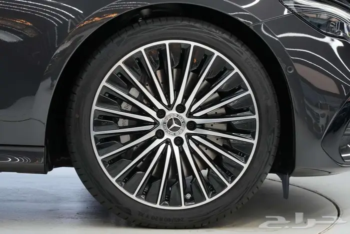 مرسيدس E 200 موديل 2026 أصفار خليجي رمادي غامق بيج 19