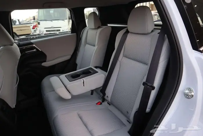 ميتسوبيشي اوتلاندر 2025 استندر 19