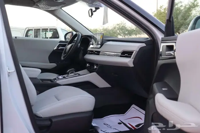 ميتسوبيشي اوتلاندر 2025 استندر 14