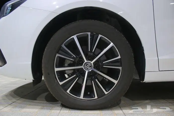 ام جي 5 الشكل القديم والجديد 2025 بأقوى العروض و الخصومات 5