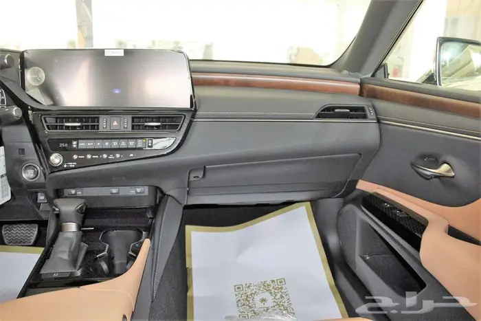 لكزس - ES250 لاكجيري - 2025 - نص فل - خليجي- سعر خاص 7