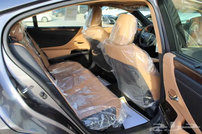 لكزس - ES250 لاكجيري - 2025 - نص فل - خليجي- سعر خاص 13