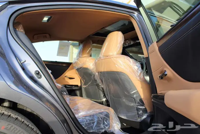 لكزس - ES250 لاكجيري - 2025 - نص فل - خليجي- سعر خاص 14