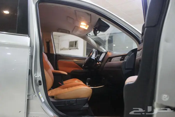 ميتسوبيشي اوتلاندر 2020 فضي بطاقة جمركية 27