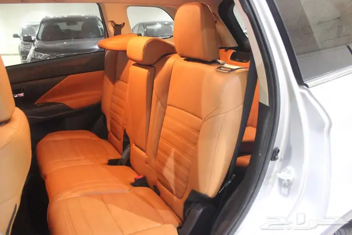 ميتسوبيشي اوتلاندر 2020 فضي بطاقة جمركية 25