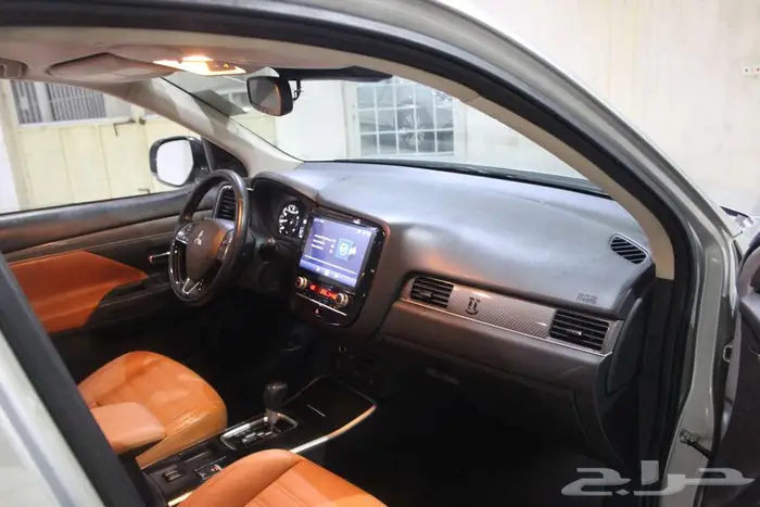 ميتسوبيشي اوتلاندر 2020 فضي بطاقة جمركية 28