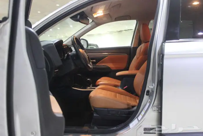 ميتسوبيشي اوتلاندر 2020 فضي بطاقة جمركية 22